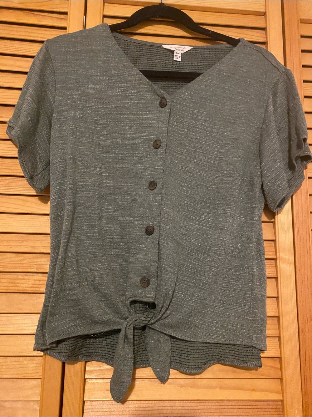 Weatherproof Vintage Olive Greenish Button-Front Tie Hem Top in Size Small